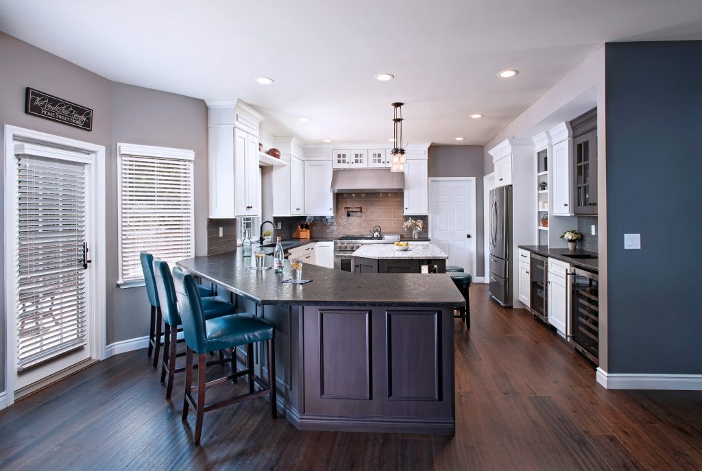 Two tone transitional kitchen